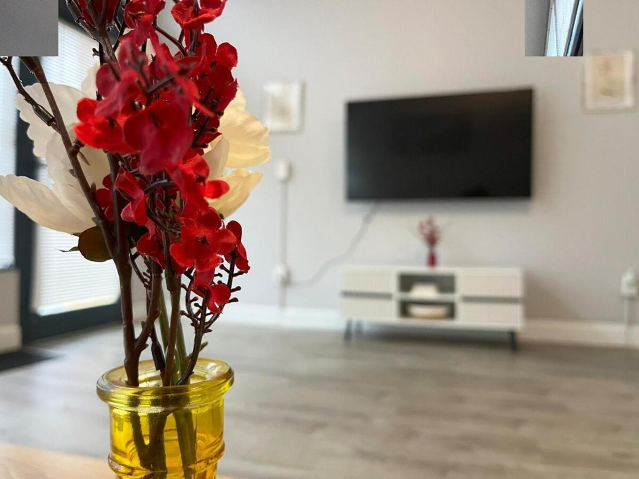 Apartmán Local Modern Getaway - Ground Floor Cleveland Exteriér fotografie