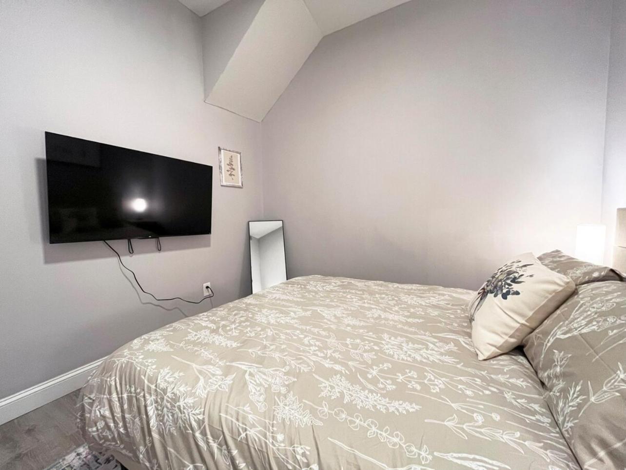 Apartmán Local Modern Getaway - Ground Floor Cleveland Exteriér fotografie